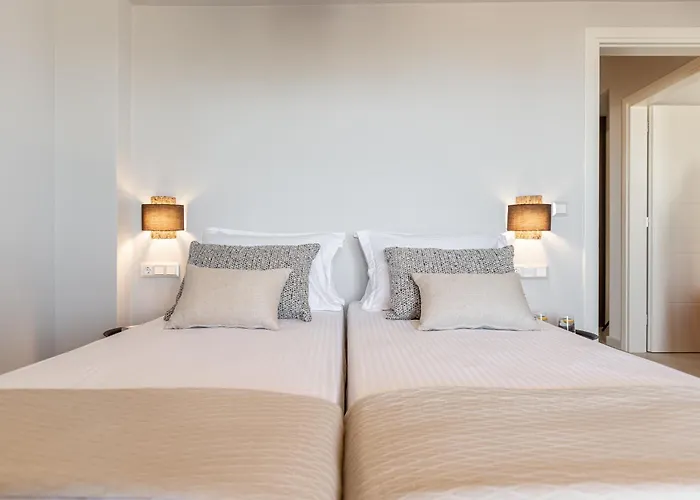 Willa Eartha Horizon Naxos